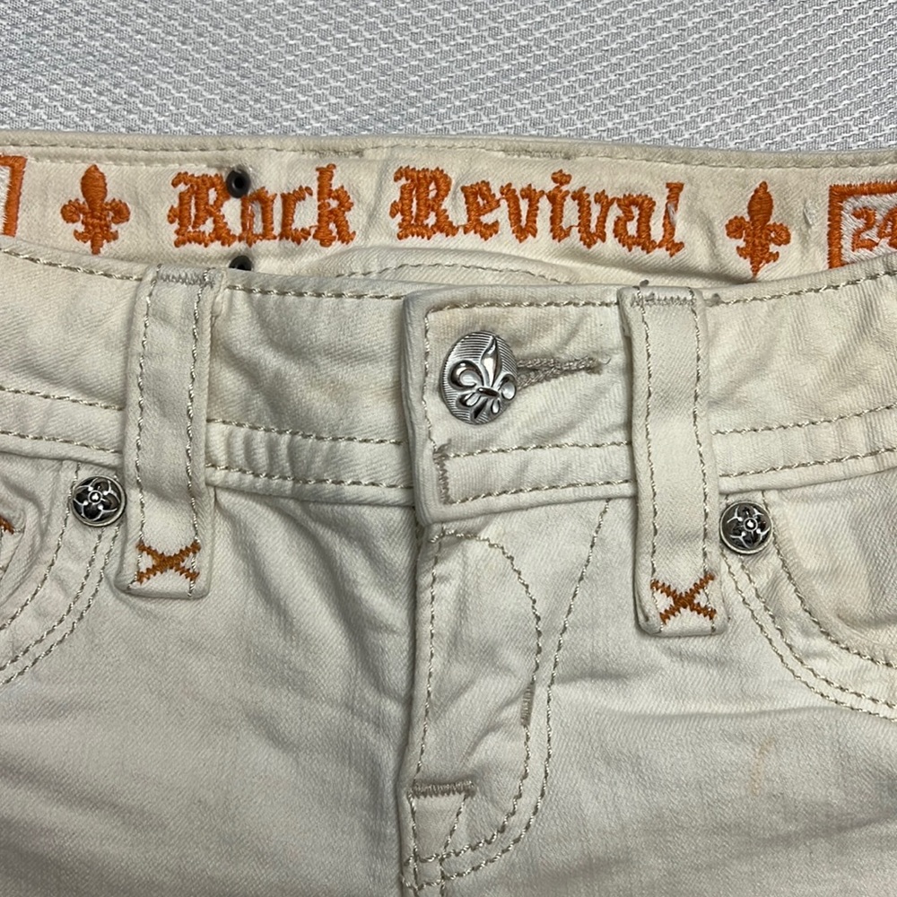 Women’s rock revival off-white jean shorts. Size 24 waist